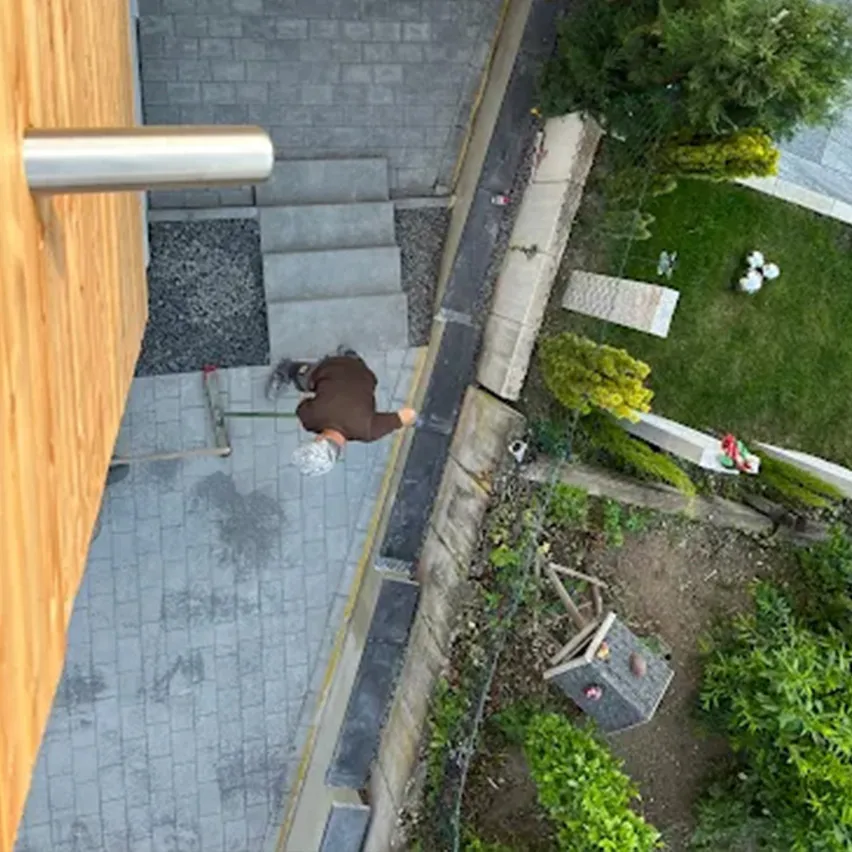 Lulzim Gartenbau Beispielgarten von einem Kunden - Vogelperspektive neue Einfahrt